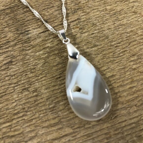 Banded Chalcedony Agate  Druzy Window and Silver Jewelry Set - Picture 6 of 7